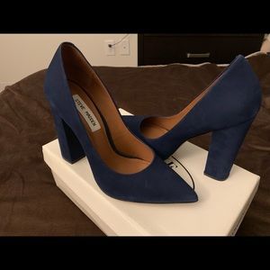 Steve Madden Blue Suede Pump